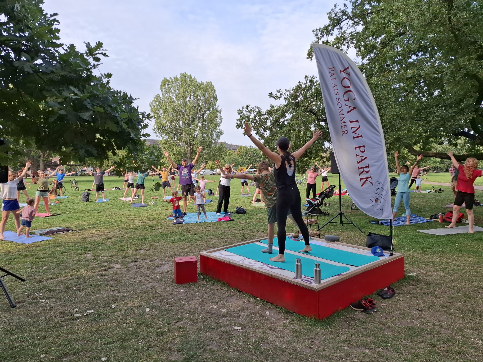 Eltern-Kind-Yoga - freitags in der Familienpraxis Laubegast in Dresden – Bild 2